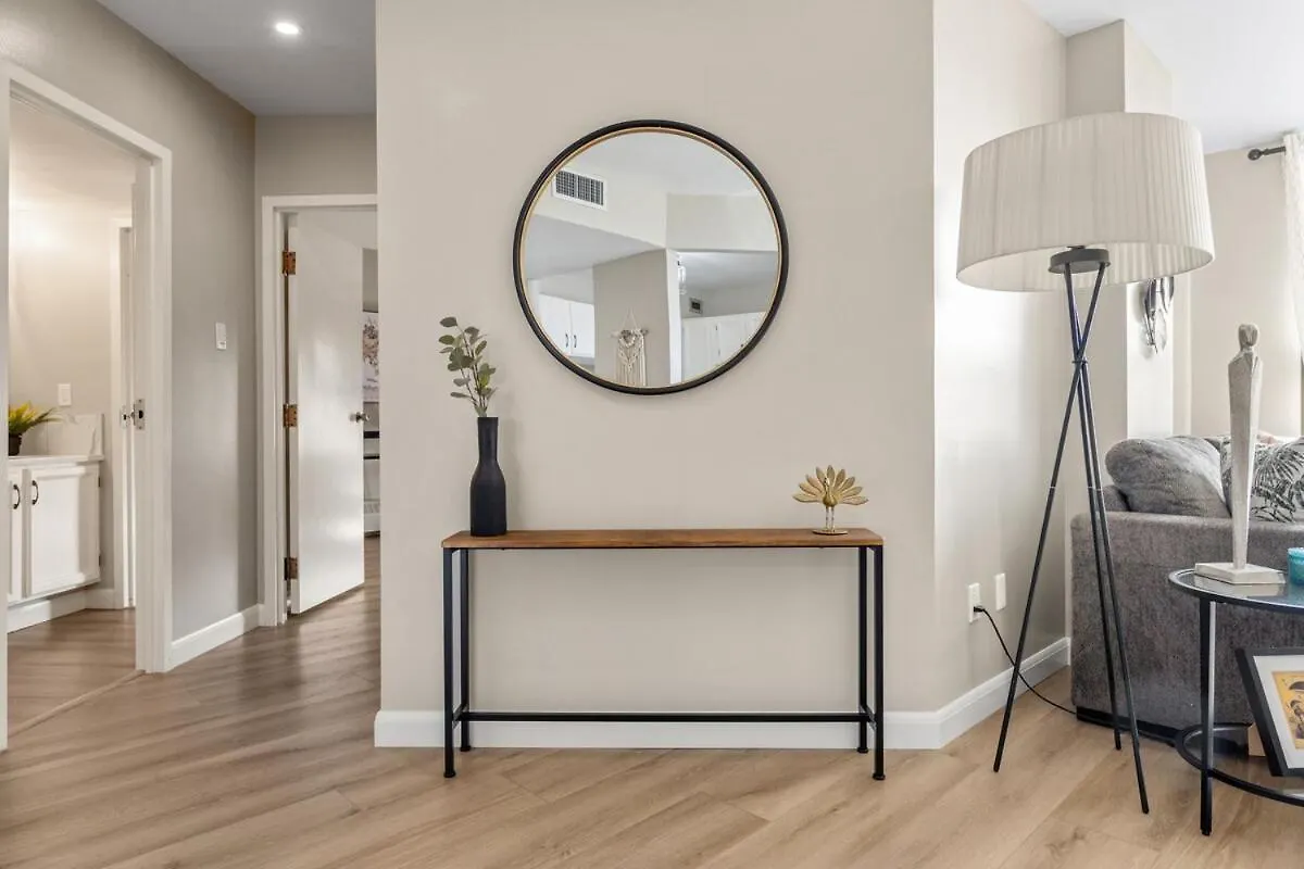 Calgary Beltline - A Stylish Condo Stay! 0*,