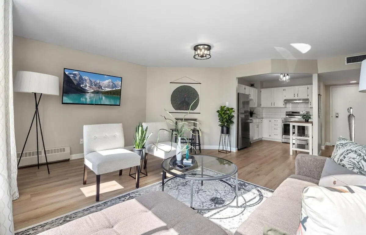 Calgary Beltline - A Stylish Condo Stay! 0*,  Canada